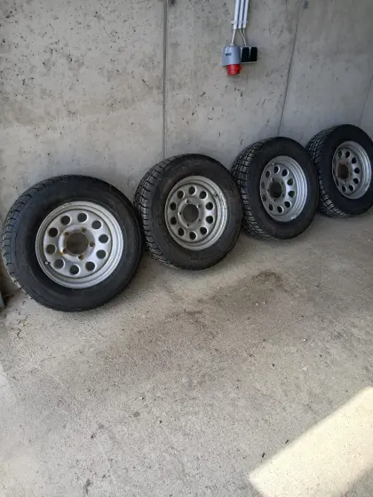 Suzuki Jimny Reifen inkl. Felgen 205/70R15