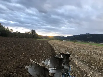 Pflügen Kverneland 4-Schar Volldrehpflug