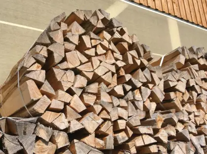 Trockenes, ofenfertiges Hartholz