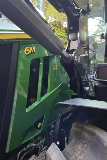 John Deere 6M125
