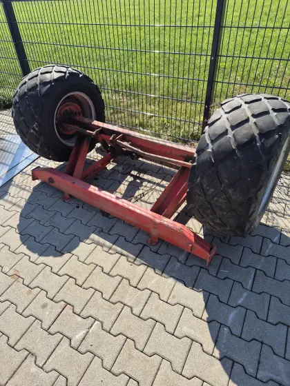 Achse mit Reifen