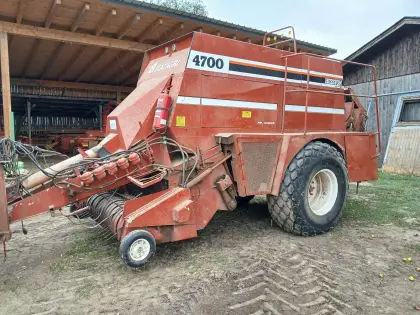 Hesston Snitter 4700 Quaderballenpresse