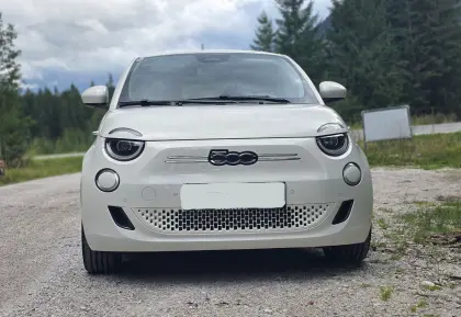 Fiat 500e 42 kWh Akku, CCS-Schnelllader