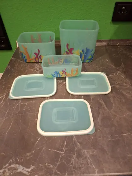 3 Tupperware-Dosen