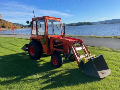 Kleintraktor Kubota L175 mit Frontlader, Kabine und Heckschaufel