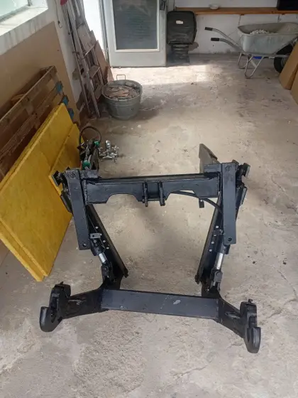Fronthydraulik für Hauer A-Aufnahme (Oberrahmenprinzip) Lindner 620 SA