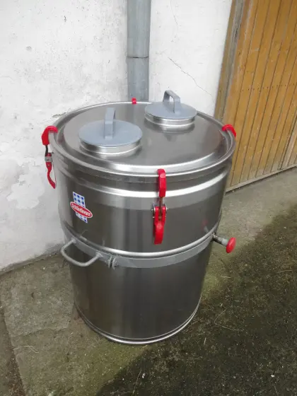 Milchtank 160 l isoliert