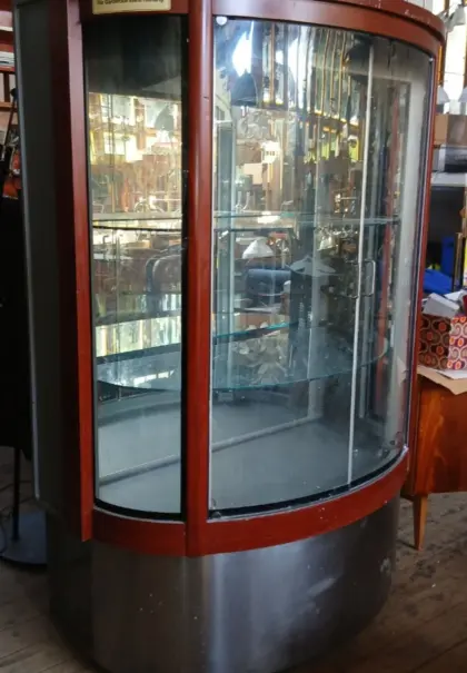Sehr große Kühlvitrine, Tortenvitrine