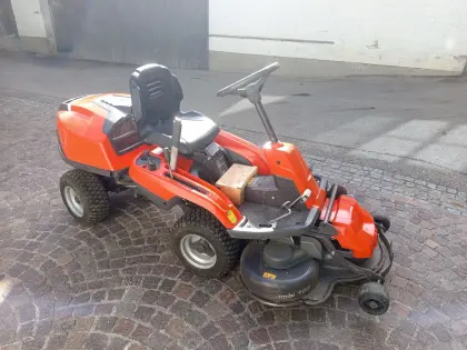 Husqvarna Rider R214T AWD + Schneeschild
