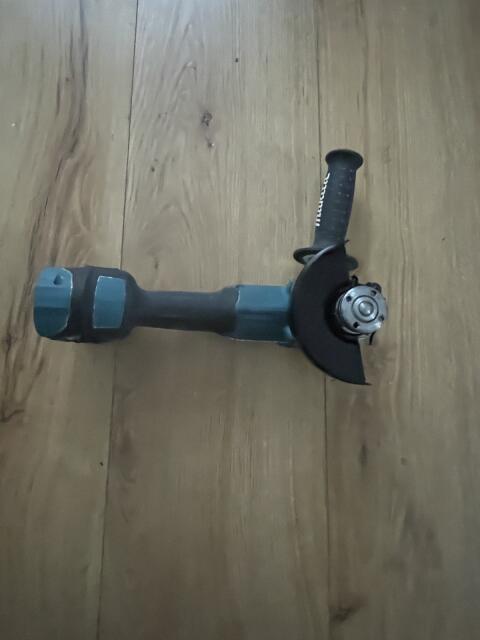 Makita Akku-Winkelschleifer DGA513