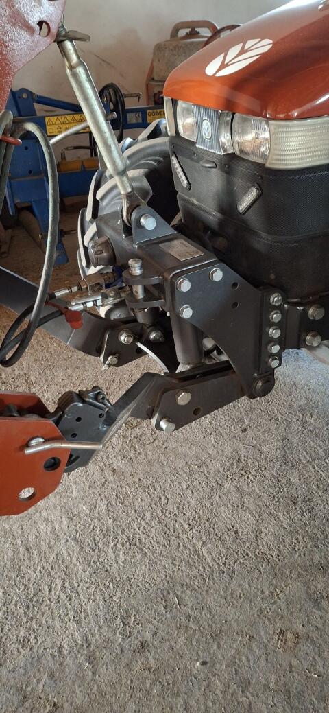 Suche Abstützung für Fronthydraulik New Holland TN75D