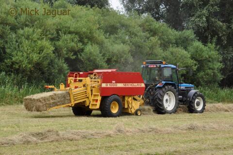 New Holland D1000