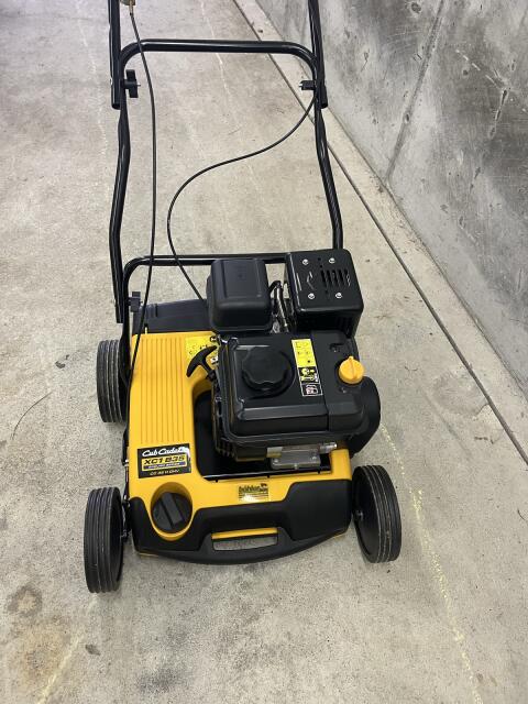 Vertikutierer Cub Cadet