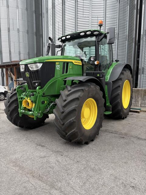 John Deere 6R 215