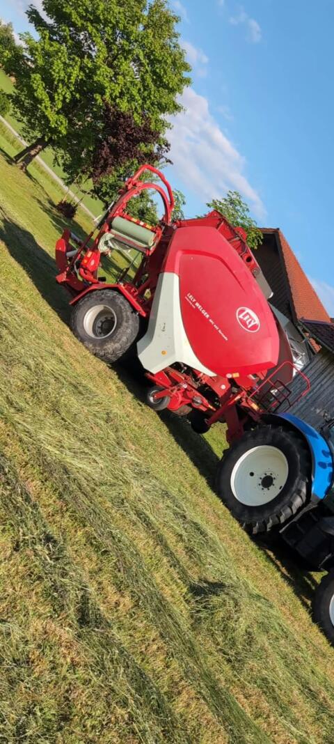 Presswickelkombination Lely RPC 445 Tornado Rundballenpresse