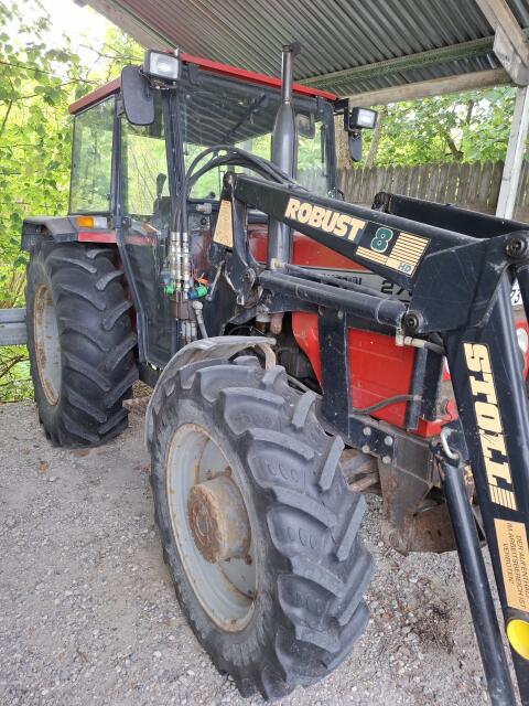 Traktor MF 273