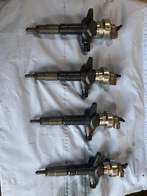 4 Stk. Einspritzdüsen für Takeuchi Bagger