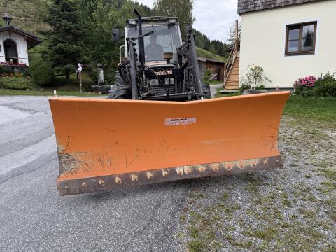 Schneepflug mit Frontladeraufnahme Hydrac UNI 250