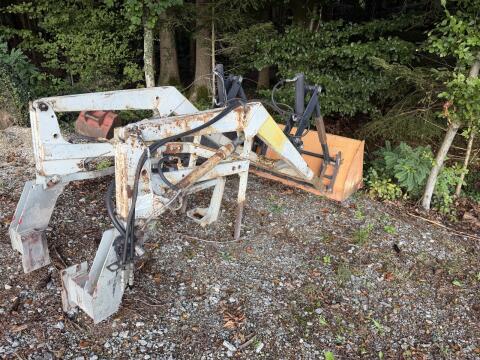 Frontlader mit Konsole und Frontladerschaufel für Steyr 8080