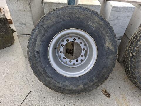 Komplettreifen 12,00 R20
