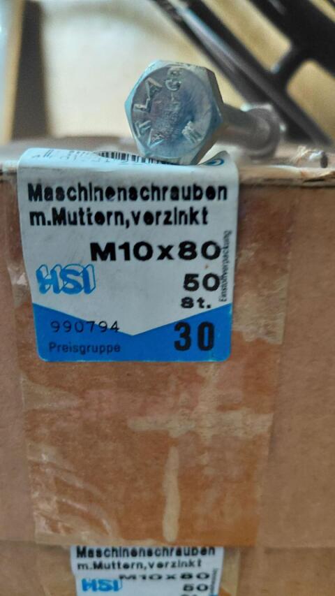 Schrauben mit Mutter
