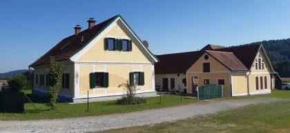 Bauernhof mit großem Grundstück und Ackerfläche in St. Marein