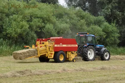 New Holland D1000