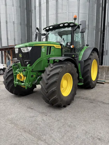 John Deere 6R 215