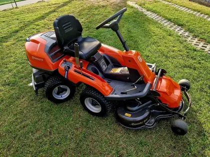 Husqvarna Rider R214 TC