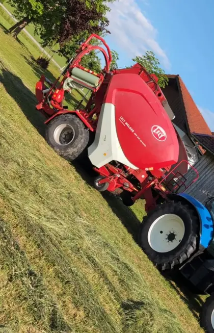 Presswickelkombination Lely RPC 445 Tornado Rundballenpresse