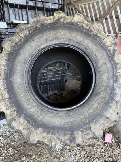 Trelleborg Reifen 900/60 R32