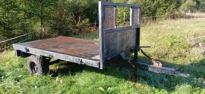 Einachs Traktorplateauanhänger