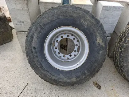 Komplettreifen 12,00 R20