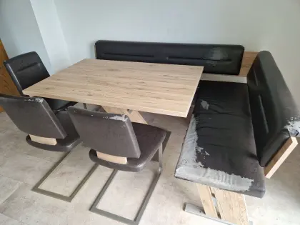 Eckbank mit Tisch und 3 Sessel