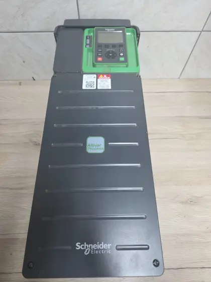NEU Ware, Schneider Electric Frequenzumrichter ATV930 18,5 kW