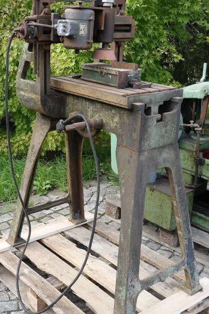 Diverse Maschinen für Metallverarbeitung