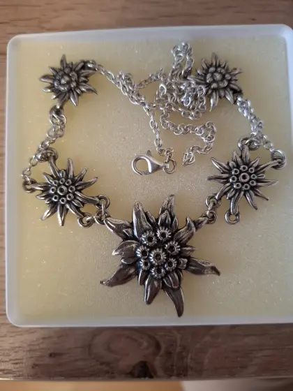 Trachtenschmuck silbrig