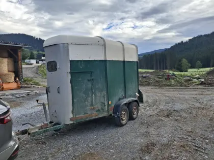 Pferdeanhänger