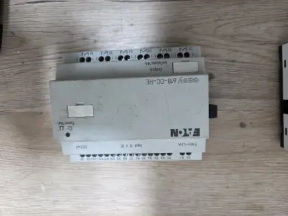 Eaton (Moeller) easy SPS-Steuerungen Konvolut, easy-E4, 820