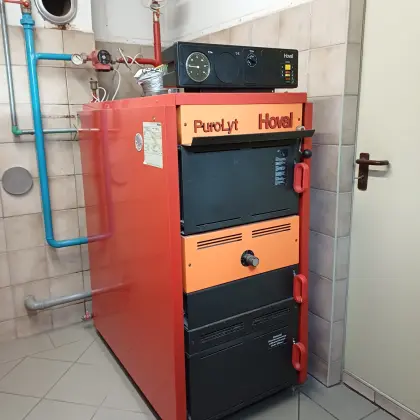 Holzvergaserofen 35 kW inkl. Rückl., Pumpe, Steuerung Hoval Purolyt 35