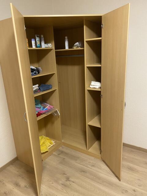Eck-Kleiderschrank