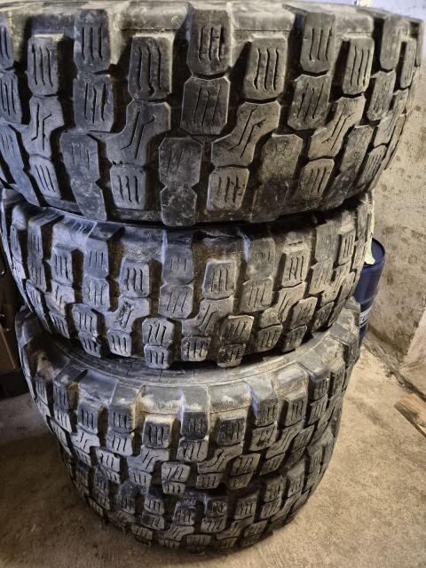 Unimog Reifen 14.5 R20