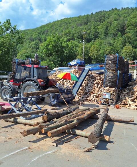 Holzschneiden und Spalten