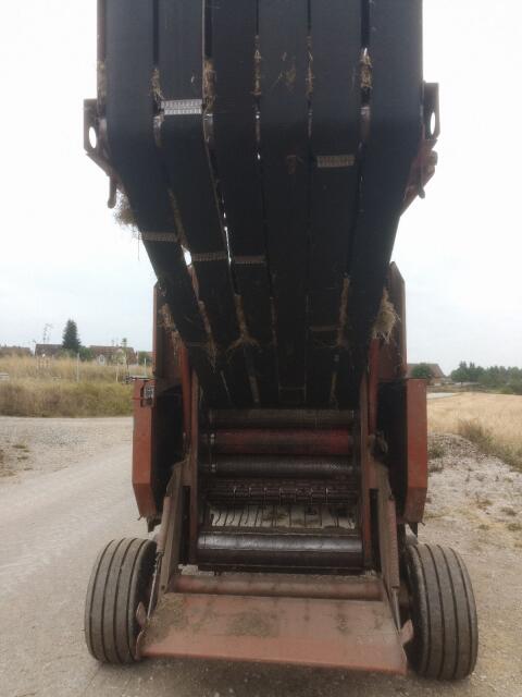 Verkaufe Rundballenpresse New Holland 5980