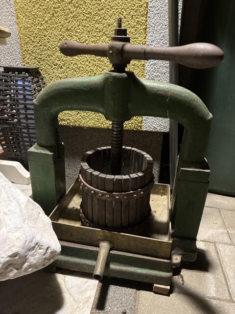 Apfelpresse, massiv