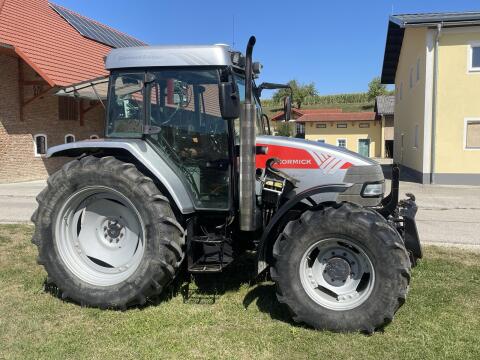 McCormick CX 105 mit Stoll F30 Frontlader