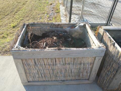 3 Hochbeete (jeweils 110 cm x 73,5 cm x 74,5 cm), aus Holz