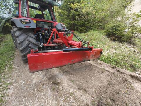 Graderarbeiten mit vollhydr. Grader