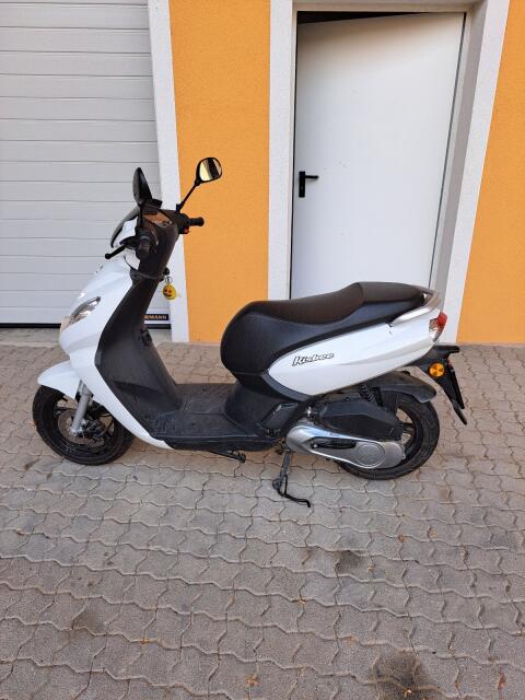 Moped Peugeot Kisbee 50