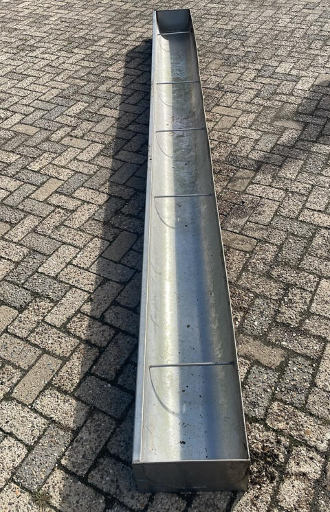 Futtertröge aus Edelstahl